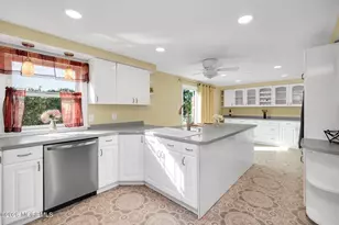 38 Illinois Ave, Middletown, NJ 07748 - Photo 4