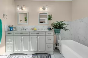 200 Franklin Pl, Morganville, NJ 07751 - Photo 18