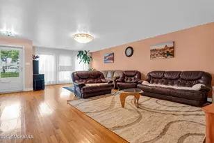 200 Franklin Pl, Morganville, NJ 07751 - Photo 4