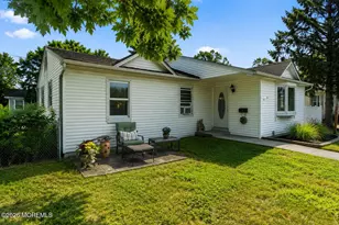 13 Chestnut St, Farmingdale, NJ 07727 - Photo 2