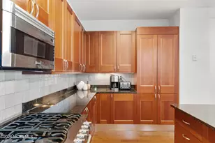 23 Wallace St, Red Bank, NJ 07701 - Photo 4