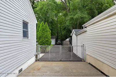 290 W Prospect Avenue, Keyport, NJ 07735 - Photo 28
