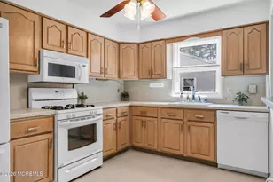 49 Dreyfus Ct, Toms River Township, NJ 08757 - Photo 16
