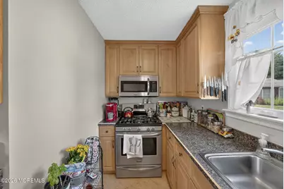 33 Carnaby Close, Freehold, NJ 07728 - Photo 10
