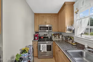 33 Carnaby Close, Freehold, NJ 07728 - Photo 10