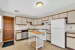 35 Spruce St, Beachwood, NJ 08722 - Photo 2