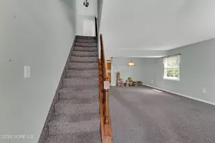 17 Walton Ct, East Brunswick Township, NJ 08816 - Photo 2