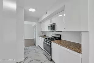 21 English Club Dr, Manalapan Township, NJ 07726 - Photo 10