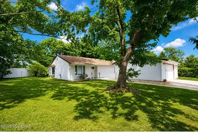 112 Indigo Plaza, Monroe Township, NJ 08831 - Photo 2