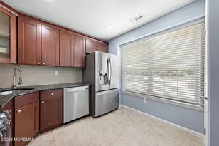 344 Constitution Cir, North Brunswick Township, NJ 08902 - Photo 4