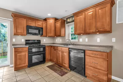 23 Oakland Mills Road, Manalapan Township, NJ 07726 - Photo 10