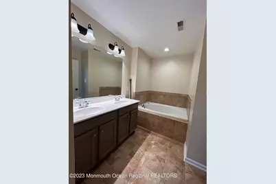 31 Oak Leaf Lane, Tinton Falls, NJ 07712 - Photo 16