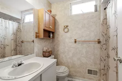38 Kentucky Way, Freehold, NJ 07728 - Photo 16