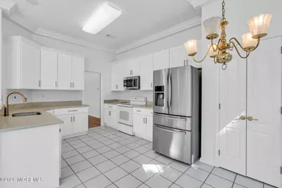 27 Bellflower Drive, Lakewood, NJ 08701 - Photo 4