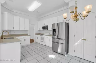 27 Bellflower Dr, Lakewood, NJ 08701 - Photo 4