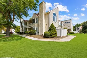 35 Powell Ct, Hightstown, NJ 08520 - Photo 2
