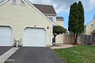 4 Hawthorne Ct, Freehold, NJ 07728 - Photo 1
