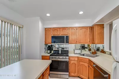 431 Hampton Court, Englishtown, NJ 07726 - Photo 2