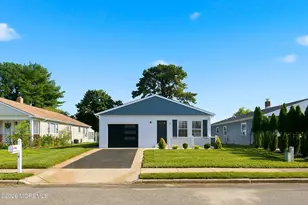 4 Pebble Beach Ct, Toms River Township, NJ 08757 - Photo 1