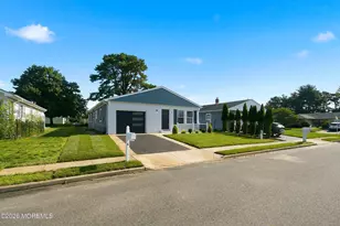 4 Pebble Beach Ct, Toms River Township, NJ 08757 - Photo 2
