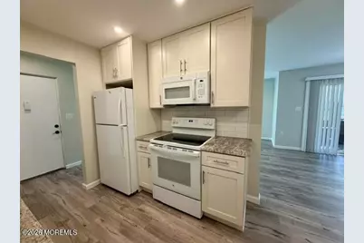 18 Pine Cluster Circle #D, Manalapan Township, NJ 07726 - Photo 2