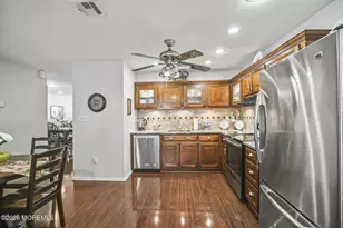 29 Plz de Las Flores, Freehold, NJ 07728 - Photo 8
