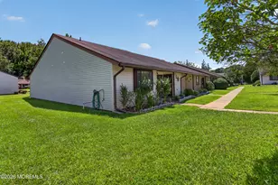 47 Wild Turkey Way, Manalapan Township, NJ 07726 - Photo 2
