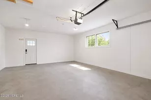 34 W Lincoln Cir, Red Bank, NJ 07701 - Photo 40
