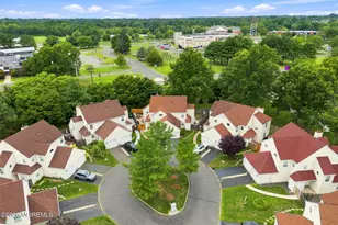 8 Cooper Ct, Freehold, NJ 07728 - Photo 4