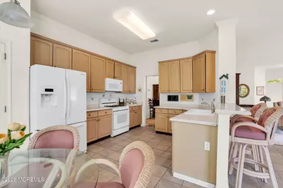16 Bellflower Drive, Lakewood, NJ 08701 - Photo 26