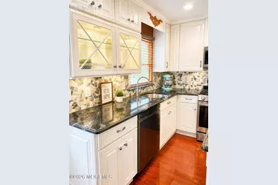 565 Sumner Avenue, Belford, NJ 07718 - Photo 8
