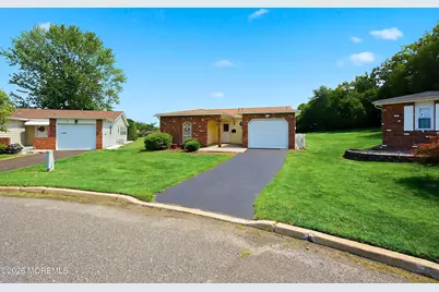 16 Longfellow Court, Brick, NJ 08724 - Photo 2