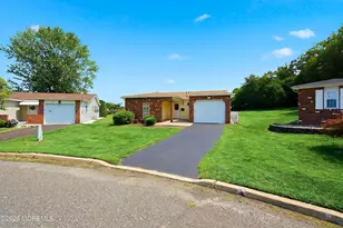 16 Longfellow Ct, Brick, NJ 08724 - Photo 2
