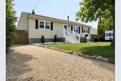 1099 Woodmere Drive, Aberdeen Township, NJ 07735 - Photo 4