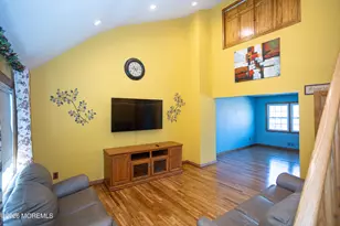 4 Cheltenham Pl, Sayreville, NJ 08872 - Photo 2