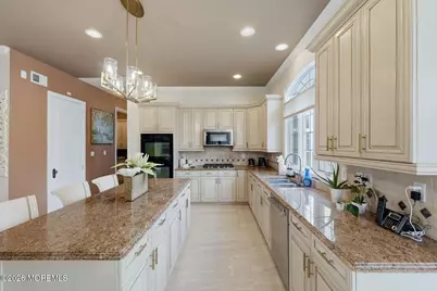 7 Crystal Court, Manalapan Township, NJ 07726 - Photo 14