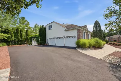 319 Valley View Circle, Freehold, NJ 07728 - Photo 4