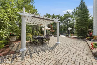 319 Valley View Circle, Freehold, NJ 07728 - Photo 40