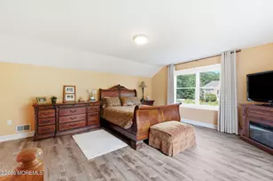 319 Valley View Cir, Freehold, NJ 07728 - Photo 20