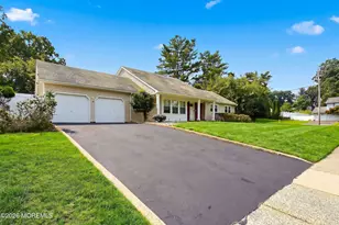 25 Mccue Rd, Morganville, NJ 07751 - Photo 2