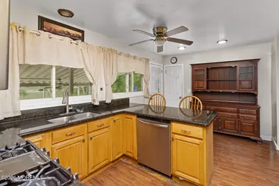 752 Park Avenue, Belford, NJ 07718 - Photo 18