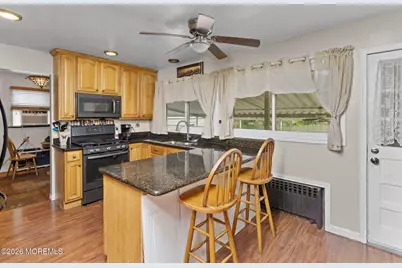 752 Park Avenue, Belford, NJ 07718 - Photo 16