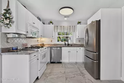 39 Kentucky Way, Freehold, NJ 07728 - Photo 6