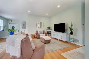 2 Williamsburg Ct, Upper Freehold Township, NJ 08501 - Photo 12