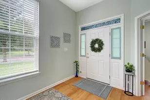 2 Williamsburg Ct, Upper Freehold Township, NJ 08501 - Photo 8
