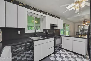 35 Buckingham Dr, Jackson, NJ 08527 - Photo 8