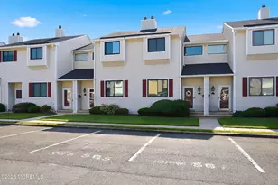 565 Clubhouse Dr, Middletown, NJ 07748 - Photo 2