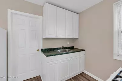 33 Drs James Parker Boulevard, Red Bank, NJ 07701 - Photo 8