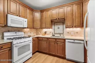 114 Magna Carta Dr, Morganville, NJ 07751 - Photo 8