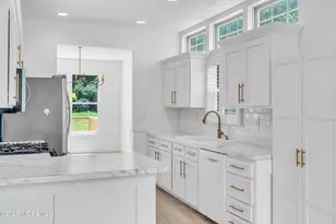 19 Longbrook Ln, Freehold, NJ 07728 - Photo 8